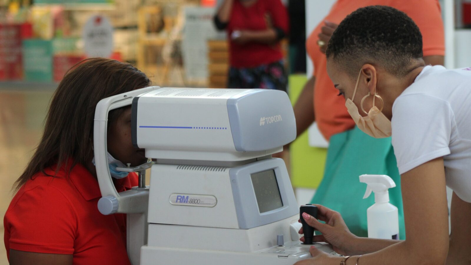 An eye examination with a clinic instrument
